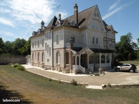 f1 meuble dans manoir a senlis calme absolu parking proche a1 roissy charles de gaulle ama