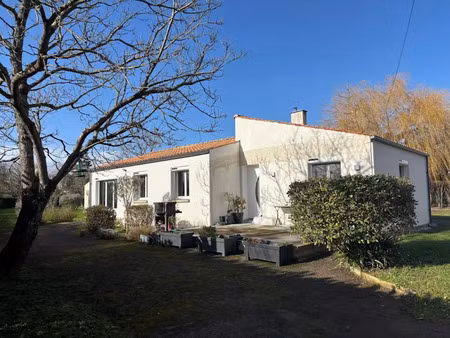vente maison 4 pièces 95 m² à saint-jean-d'angle (17620)  249 900 €