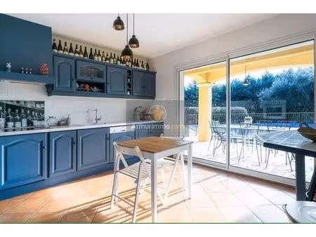 vente villa 8 pièces 214 m2 à roussillon