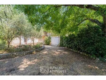 propriété à fort potentiel avec jardin arboré et piscine à puyricard