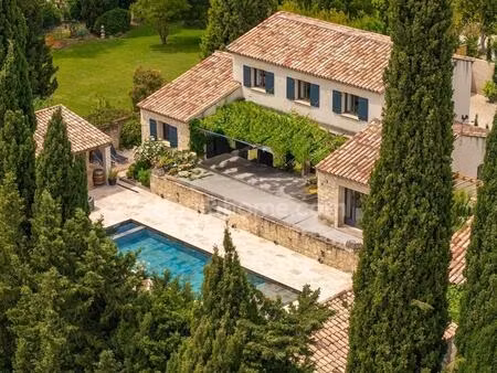 exclusivité mas en pierre 257 m2 1111 m2 de terrain  piscine chauffée au paradou