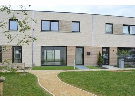 prachtige gezinswoning met 3 slaapkamers en vlotte bereikbaarheid te deerlijk