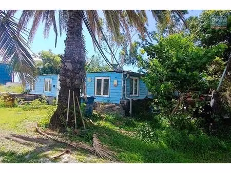 a louer local professionnel ou entrepôt de 130 m2 avec cour dans la zone de cambaie à sain