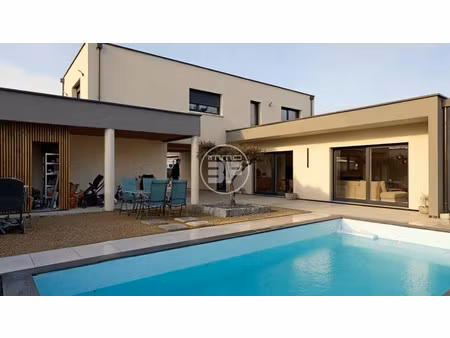 exclusivité superbe maison avec piscine