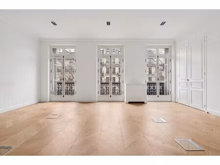 location local professionnel 280m²