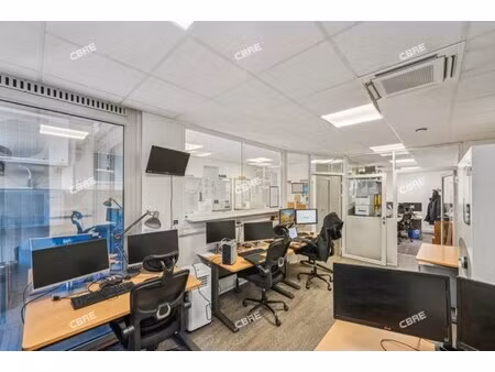 location local professionnel 97m²