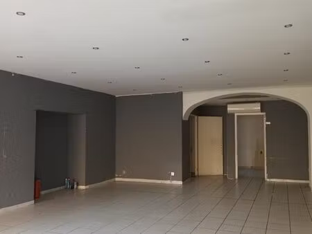 location commerce 2 pièces 79 m² à nîmes (30900)