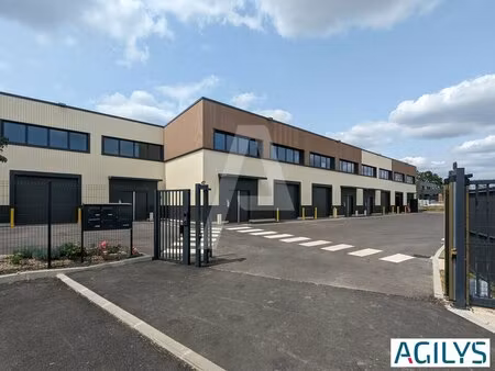 a louer  locaux neufs d'activité ou stockage avec bureaux d'accompagnement proche a10  n11