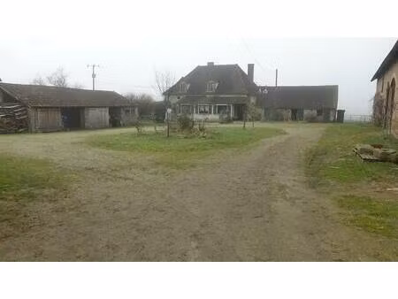corps de ferme avec 13 hectares 20 ares