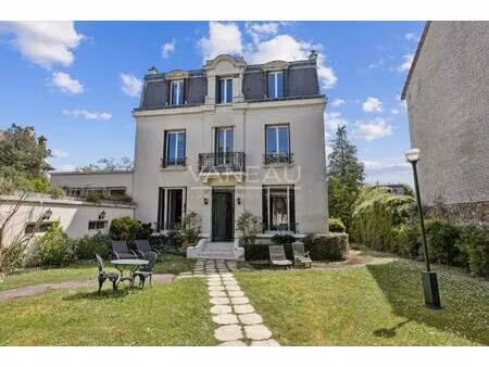 suresnes - val d'or - maison de famille avec jardin.