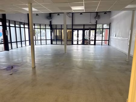 location local commercial