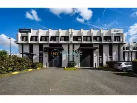 local d’une surface de 678m² dont 130m² de bureaux courcouronnes