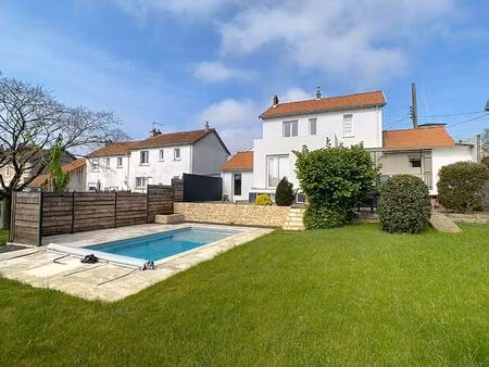 maison rénovée avec piscine