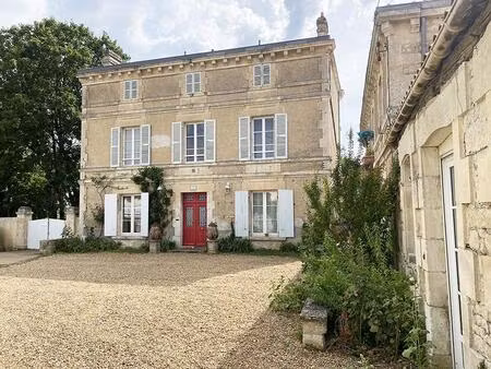 propriété du xixe siècle avec 453m2 habitables sur plus de 2 hectares clos avec piscine