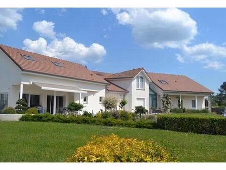 villa de 378m2 sur 6221m2 de jardin avec piscine