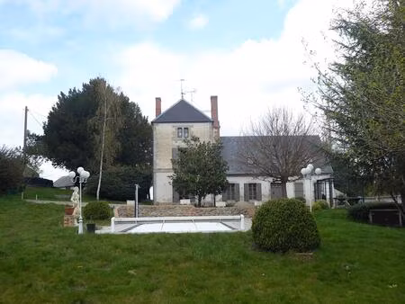 maison xviiio d'environ 230m2 sur 5270m2 de terrain avec piscine