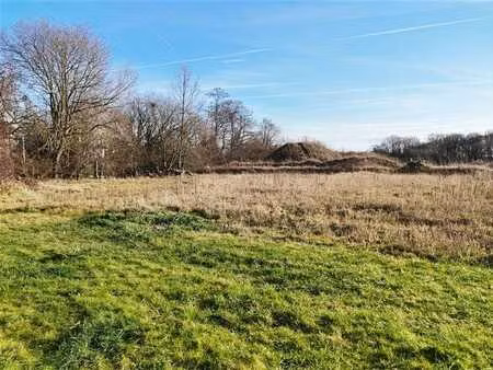 très beau terrain dans quartier résidentiel