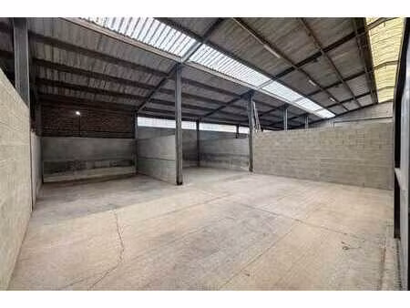 entrepôt de stockage - a proximite des grands axes