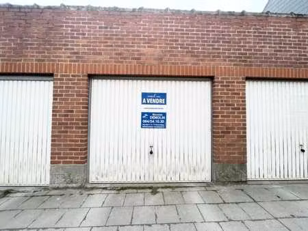 garage fermé à front de rue