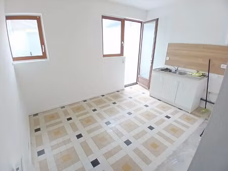 maison 2 chambres/cour