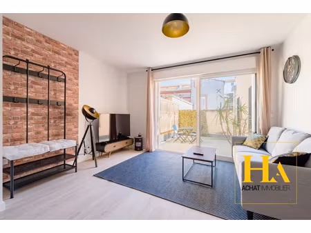 magnifique t3 + grande terrasse + parking couvert en sus