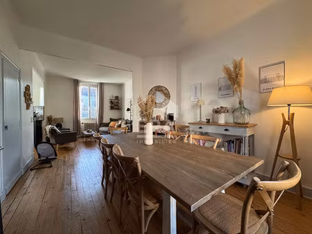 a vendre  jolie maison ancienne rénovée type 6 avec jardin