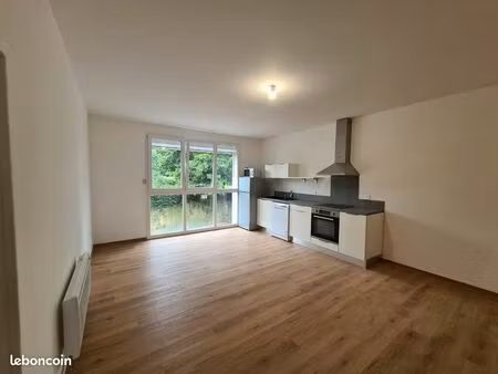 appartement à proximité immédiate du centre-ville de valenciennes/ refait à neuf