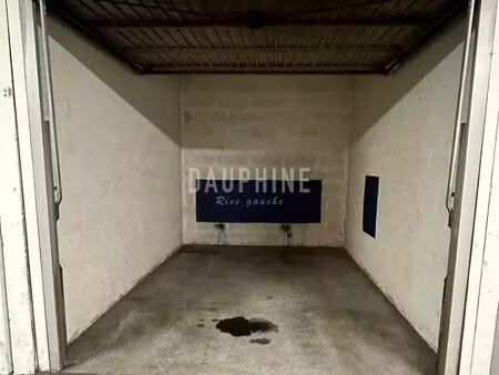parking/box 1 pièce 11 m²