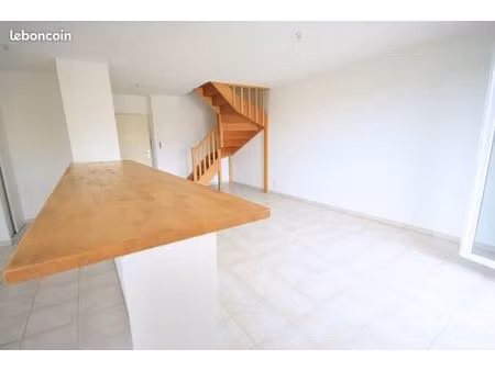 particulier loue 3 pièces duplex meublé de 66m² - centre colomars