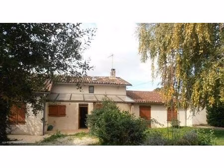 belle maison en pierre avec une grange et studio