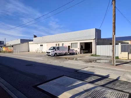 entrepôt de 930 m² sur 2100 m² de terrain clôturé