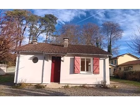 location maison  81.49 m² t-3 à nay  845 €