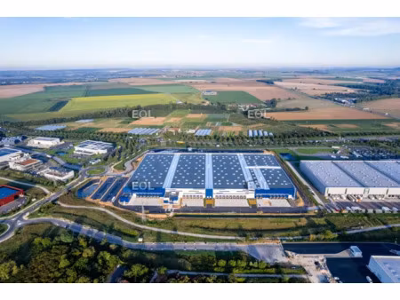 meaux (77)  à louer 1 cellule traversante de 9 511 m² sur plateforme logistique de 38 000 