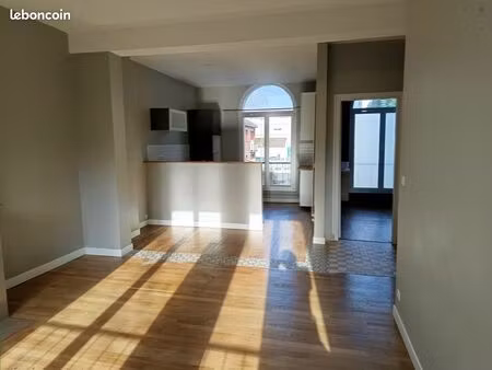 bel appartement lumineux avec parking