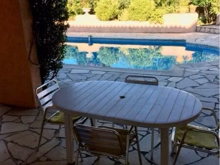 location appartement 2 pièces dans villa avec piscine