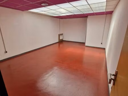 local 28 m² – bureau ou stockage – fibre  monte-charge