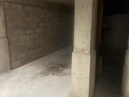 box fermé + pièce attenante 29 m² à vendre – timone / fac de médecine – résidence sécurisé