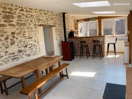 maison en pierre à la campagne