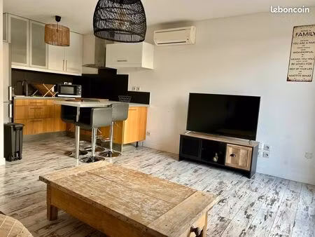 t2 meublé à aucamville. parking. balcon. clim. calme. proche commodités