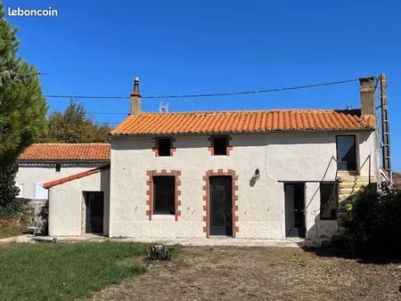 maison à louer – 2 chambres à l’étage + pièce polyvalente au rdc – jardin clos – terrasse 