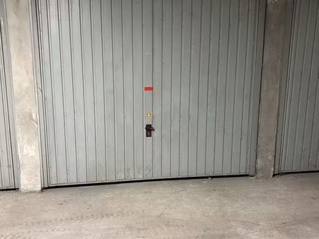 garage à louer grimaud