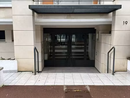 location appartement 1 pièce 27 m² à suresnes (92150)