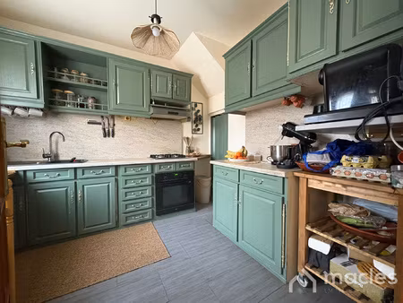 maison familiale avec une pièce attenante