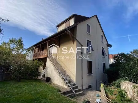 immeuble de 3 appartements avec un garage et deux caves sur 3 ares 58