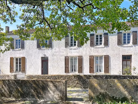 maison en pierre centre bourg de vix 6 pièces avec jardin