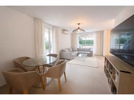 location meublée appartement 4 pièces 101.76 m² à nice (06000)  2 400 €
