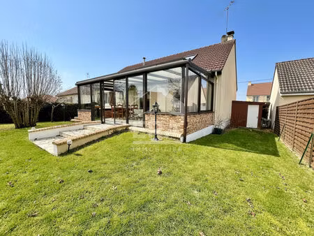 maison neuville sur sarthe 116 m2- 3 chambres de plain pied- véranda et sous sol avec gara