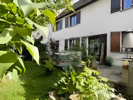 maison 5 pièces de 133m² +145m² combles aménageables et s/sol total proche centre-ville