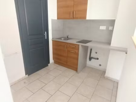 studio avec parking + cour