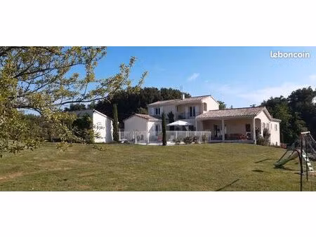 villa t6 de 200m² habitable (325m² plancher) d'architecte récente de 2007 parfaitement ent